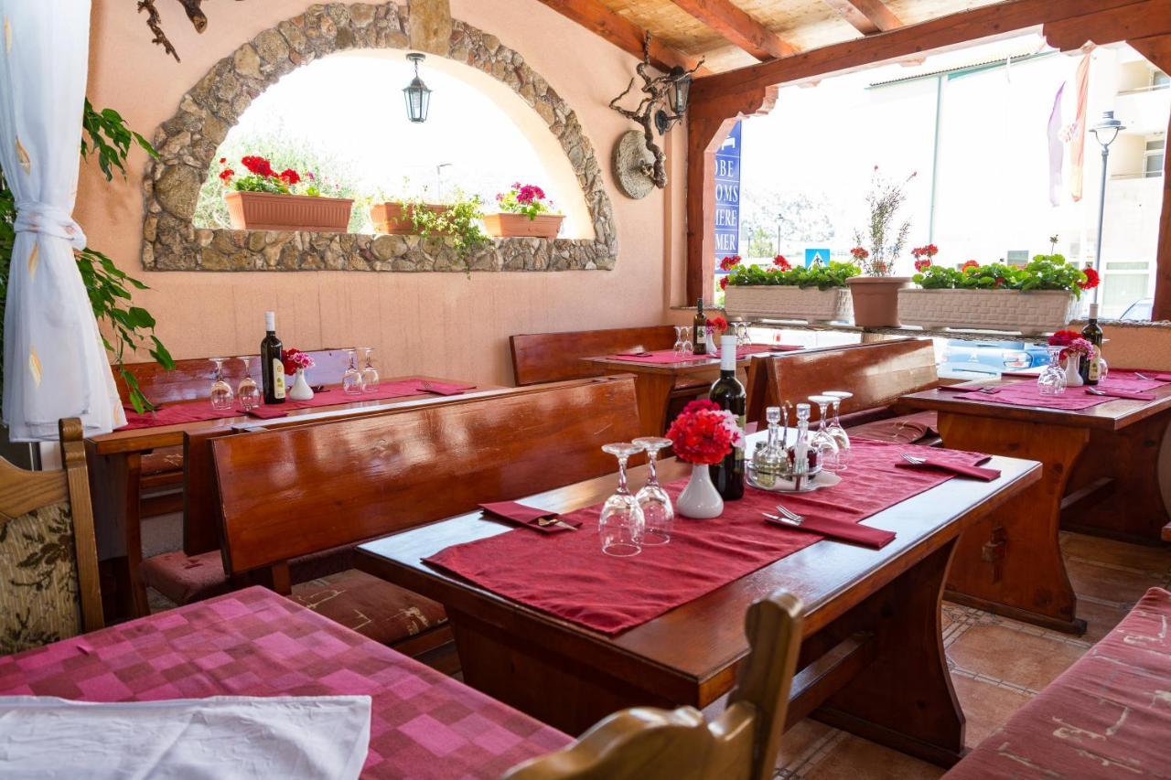 Bed And Breakfast Taverna Miskovic Pag Town Exterior photo